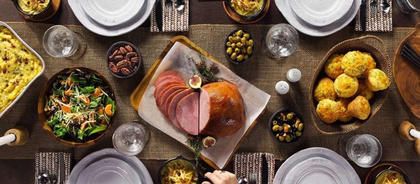 Πασχαλινό τραπέζι: Δείτε τι πρέπει να κάνετε για να γλιτώσετε τις καούρες & τη δυσπεψία